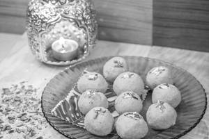 Roasted Besan Ladoo