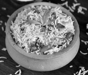 Handi Veg Dum Biryani With Raita