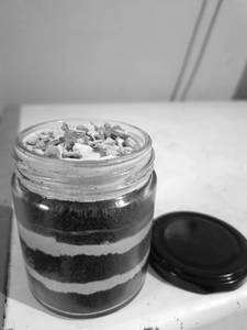 Kit Kat Jar Cake