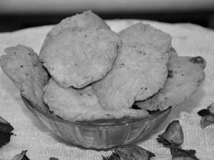 Achari Mathri [200 Grams]