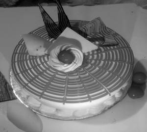 Strawberry Fresh Cream Eggless Cake ( 450 Gram )