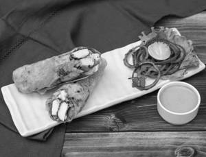 Paneer Tikka Roll (2 Pcs)
