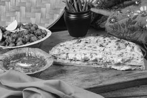 Cheese Chilli Garlic Kulcha With Chole Or Dal Makhani