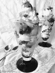 Fruity Crunch Sundae 
