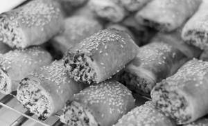 Cheezy Spinach Cheese Dragon Rolls  [with Sweet Chilly Sauce]