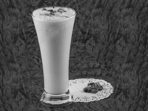 Pista Milkshake With Ice Cream