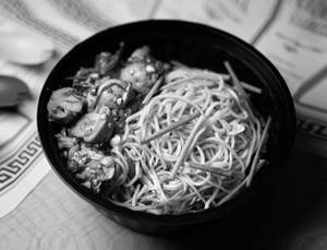Veg Hakka Noodles With Mushroom Pepper Chilli (Dry)