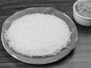 Idiyappam And Coconut Milk (3 Pcs)