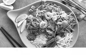 Prawns, Eggs Pad Thai Flat Noodles 