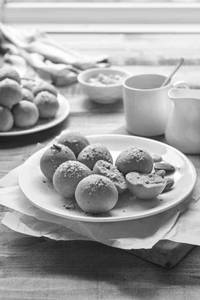 Besan Laddu