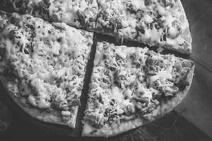 Chicken Tikka Pizza With French Fries And Soft Beverage