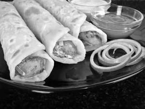 Bahubali Plain Chicken Lachha Roll