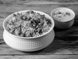 Veg Dum Biryani [ 500 Ml] With Raita                                 
