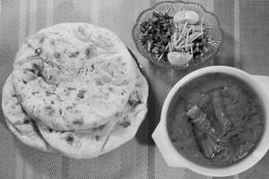 Chicken Korma & 2 Khameeri Roti