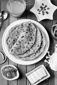 Jumbo Aloo Pyaaz Paratha