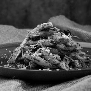 Penne In Pesto Sauce With Black Olives & Smoked Chicken Pasta (Nv)