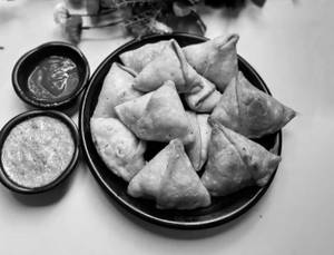 Chicken Cheese Samosa Half (5Pcs)