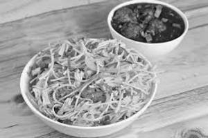 Veg Chowmein+ Chicken Manchurian Gravy (3pcs)