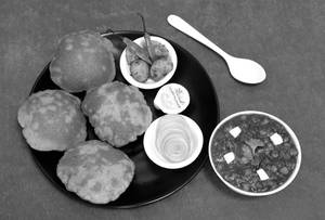 Chole Poori (Breakfast Spcl)