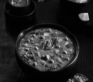 Fresh Aromatic Basil & Peppery Pav Bhaji