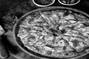 Shangai Tosse Chicken Pizza