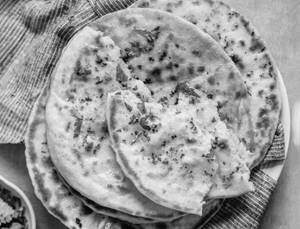 Garlic Naan (1 Pc)