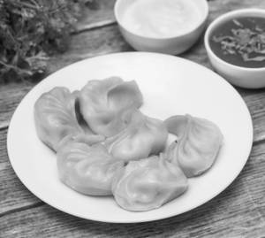 Paneer Momos (6 Pcs) With Hot Garlic Mayo