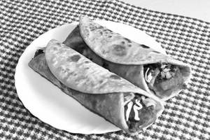 Schezwan Noodles Roll