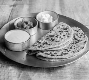Aloo Pyaz Paratha (Breakfast Spcl)