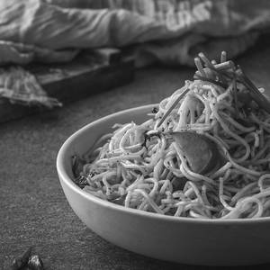 Schezwan Hakka Noodles Veg [Serves 1- 2]