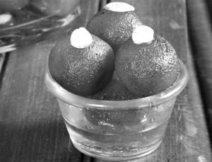 Gulab Jamun (4 pc)