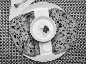 Aloo Paratha With Curd