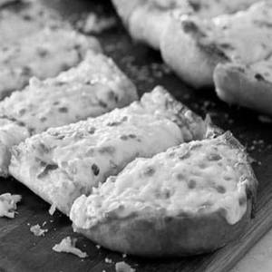 Cheesy Roasted Garlic Bread [6 Pieces]
