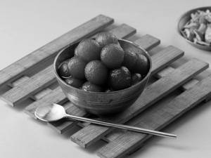 Gulab Jamun 4 Pcs