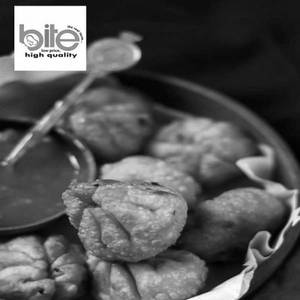 Hot & Crispy Paneer Momos [8 Pcs] [Serves 1-2]