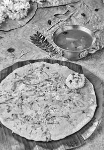Butter Onion Uttapam