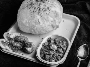 Chole Bhature ( 2 pieces )
