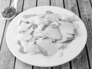 Nachos With Cheese Sauce