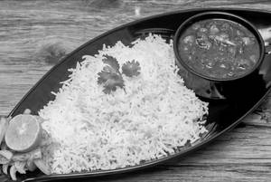 Aloo Kulcha [ 2 Piece] + Chola Chawal [ Half ] + Halwa [ 100 Gms]