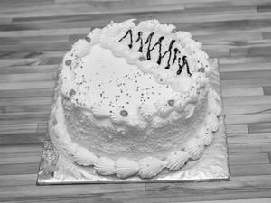 White Forest Cake (500 gms)