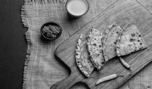Chicken Paratha [Serves 1]
