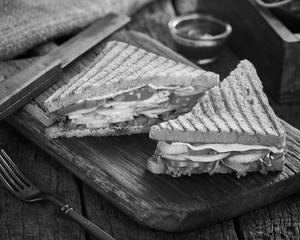 Classic Veggie Wheat Sandwich [13g Protein, 370 Kcal]