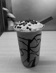 Kit Kat Milk Shake With Ice Cream