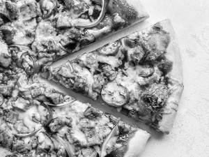 12" Large Barbequed Chicken Pizza (Serves 4)