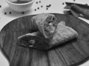 Lehsuni Paneer Tikka Roll