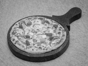 7 Onion Capsicum Pizza