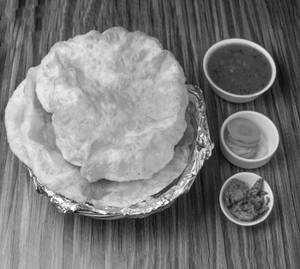 Chola Bhatura (2 Pcs)