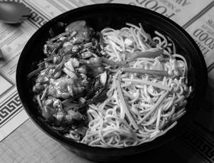 Egg Hakka Noodles With Wolly Chicken (Wet)