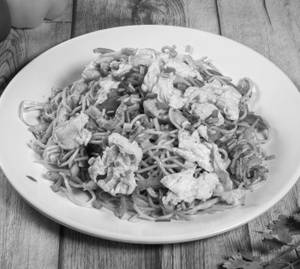 Egg Chicken Hakka Noodles