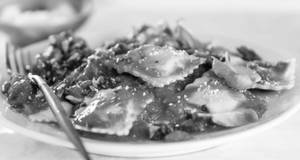 Ravioli In Paprika Sauce (350 Gms )